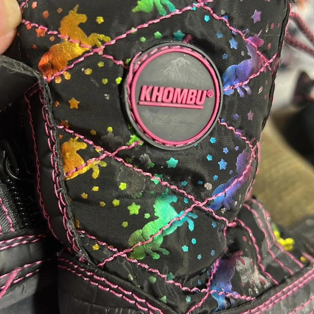 Size 7 Khombu toddler boot. Side zipper. In excellent condition. Waterproof